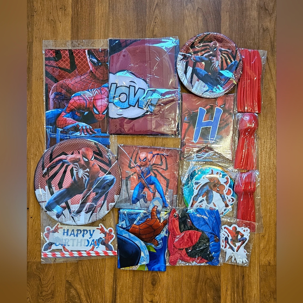 .Spider-Themed Party Supplies Set